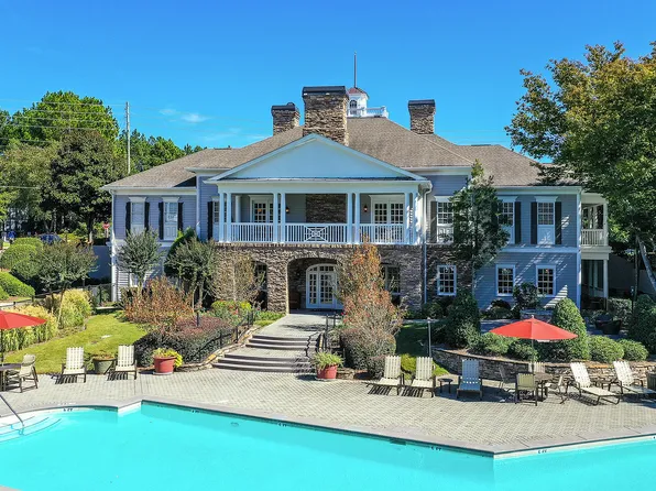 Crestmark Apartments