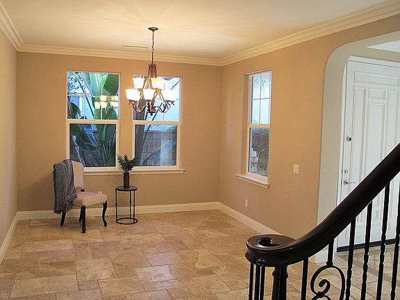 4th image of 560 Commons Park Dr