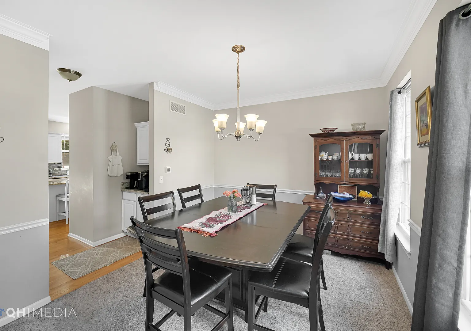 4 bed, 2.5 bath, 2574 sqft, $3,595 — Photo 4