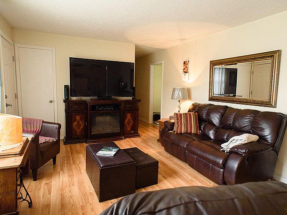 2nd image of 7419 Meadowbrook Cir