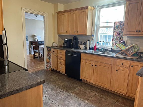 Kitchen with dishwasher