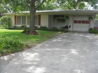 1315 Hummingbird Ln, Seguin, TX 78155