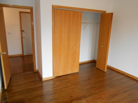 5th image of 713 W Barry Ave APT 3N