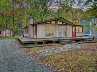 204 Powderhorn Dr, Lackawaxen, PA 18435