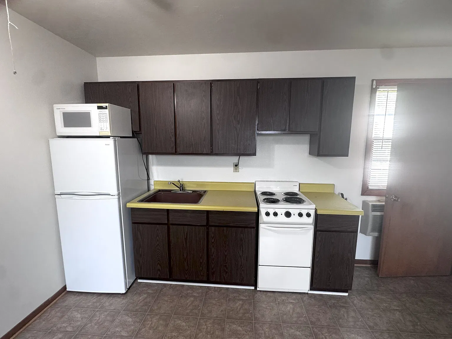 Studio, 300 sqft, $780 — Photo 4
