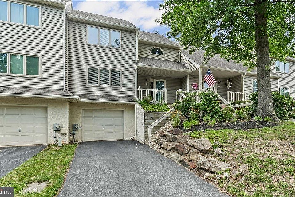 1st image of 70 Yellowwood Dr