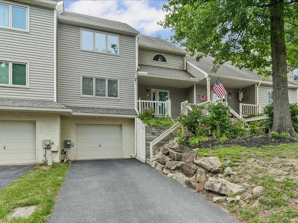 70 Yellowwood Dr, Downingtown, PA 19335