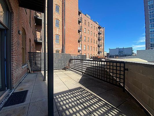 4th image of 31-01 Vernon Blvd #207