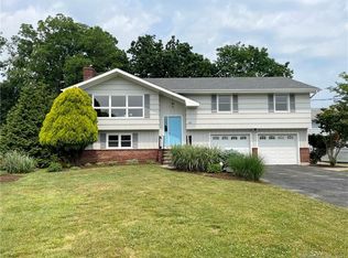 98 Soundview Dr, Stamford, CT 06902