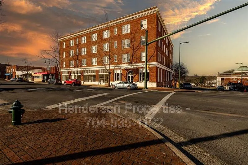 197 N 2nd St #302