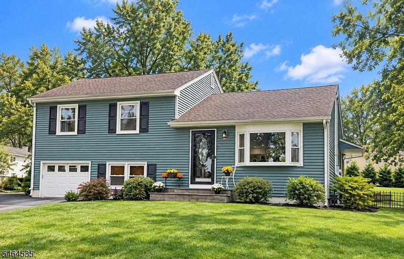 1st image of 57 Lakeview Ave