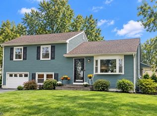 57 Lakeview Ave, Clinton Town, NJ 08809