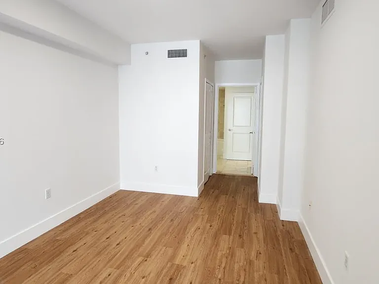 170 SE 14th St #1408 — Photo 9