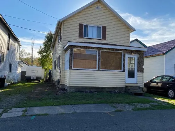 13 Center St, Clarendon, PA 16313