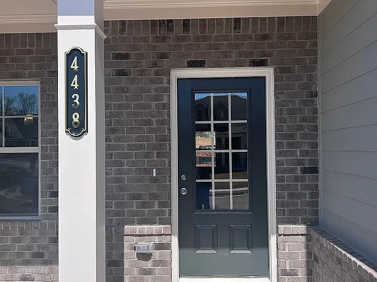 4 bed, 2800 sqft, $2,585 — Photo 2