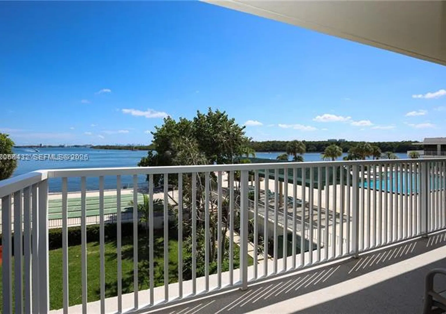 300 Bayview Dr cu-216, Sunny Isles Beach, FL 33160 — Photo 2
