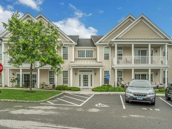 503 Center Meadow Ln, Danbury, CT 06810