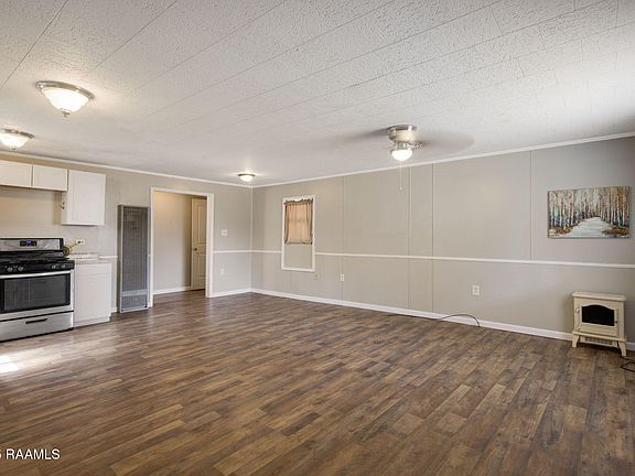 2nd image of 209 Camp St