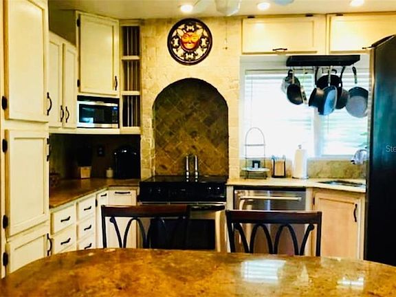 4th image of 75 Adalia Ave