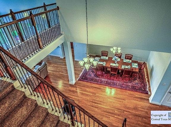 3rd image of 558 Oak Brook Dr