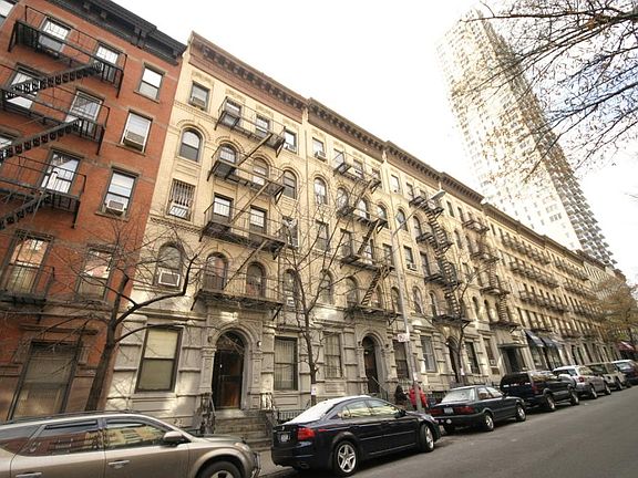 3rd image of 228 E 89th St APT 3B