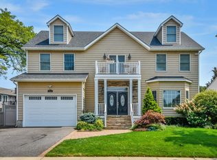 954 Glenridge Ave, Valley Stream, NY 11581