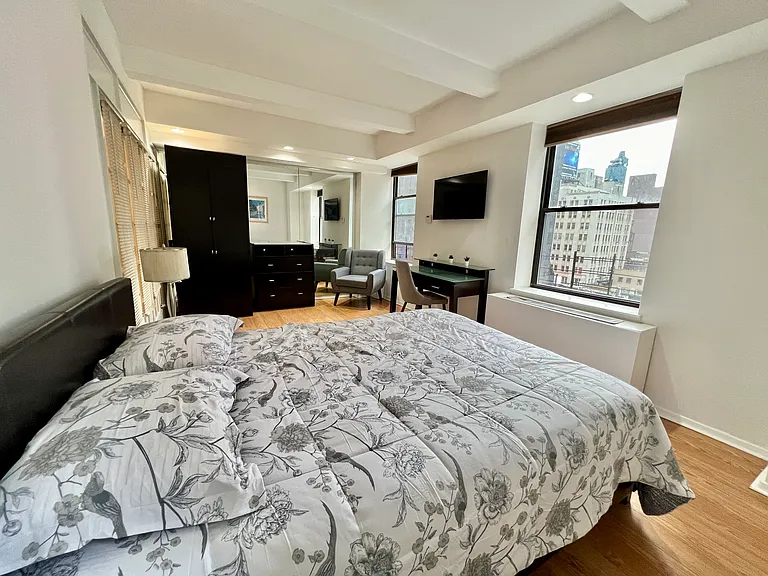 150 W 51st St #808 — Photo 11