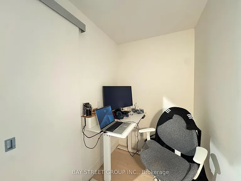 25 Richmond St E #804 — Photo 14
