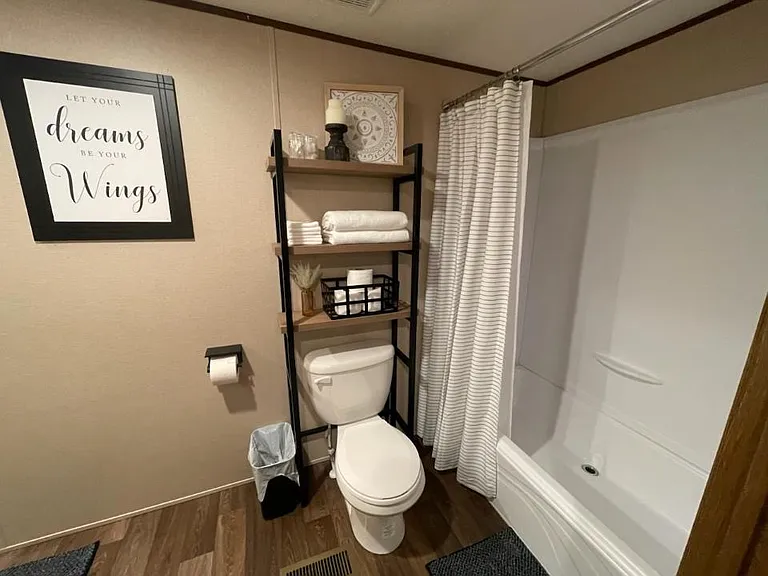 Master-Bedroom Bathroom