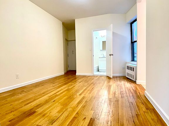 5th image of 506 E 82nd St APT 27