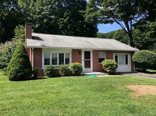 8 Clark Ln, Essex, CT 06426