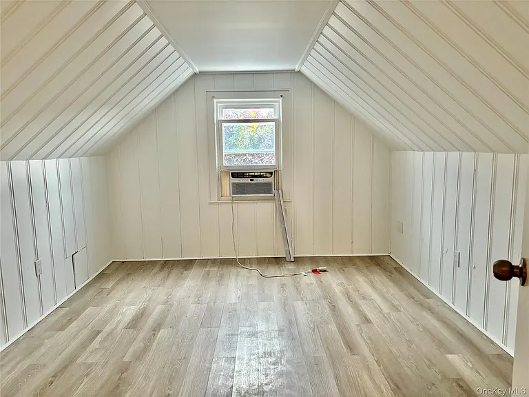 76 Clayton Ave — Photo 9