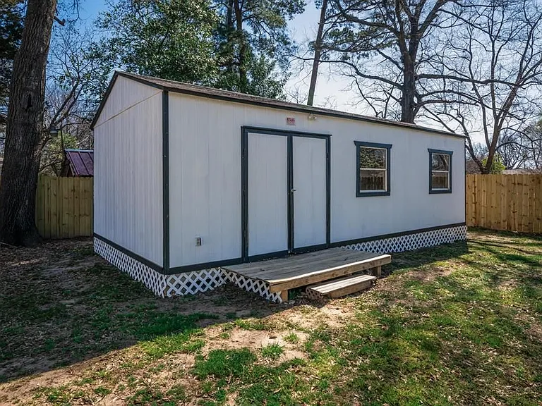 112 E Fairlane Dr — Photo 6