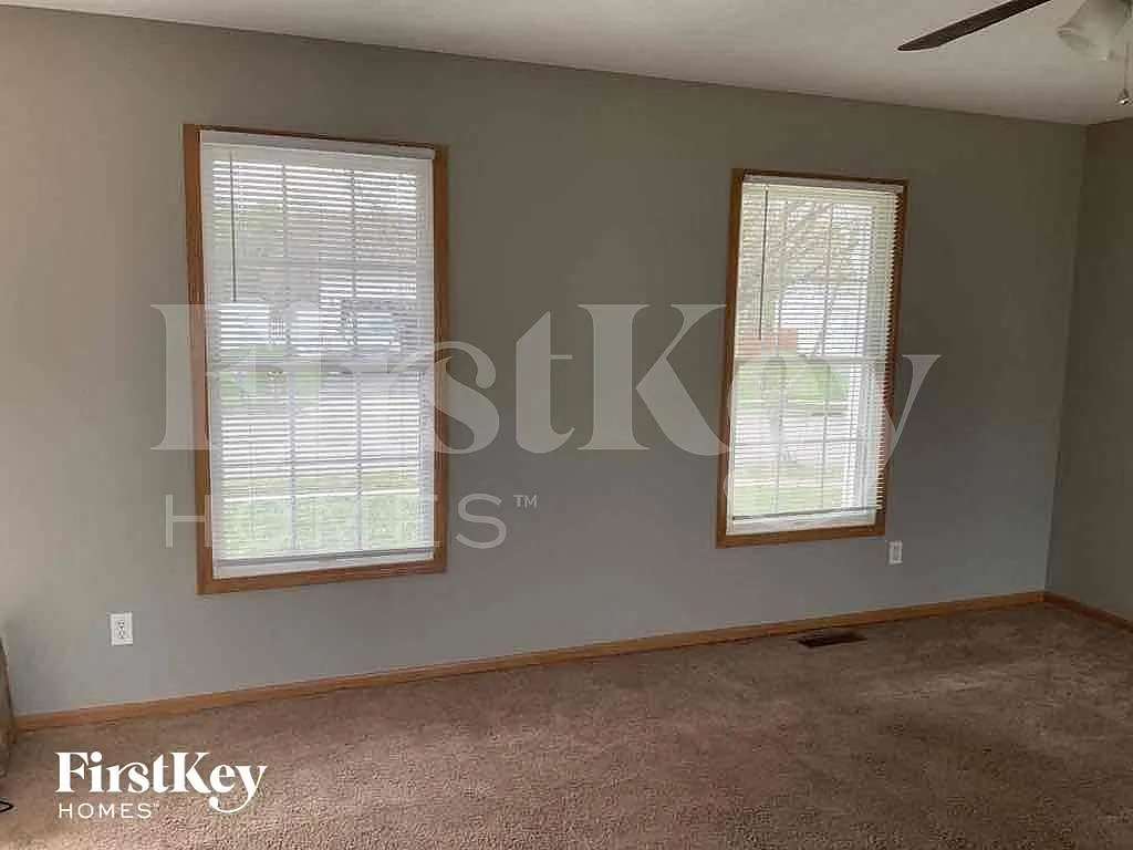 Building Photo - 1488 W Quail Run Dr