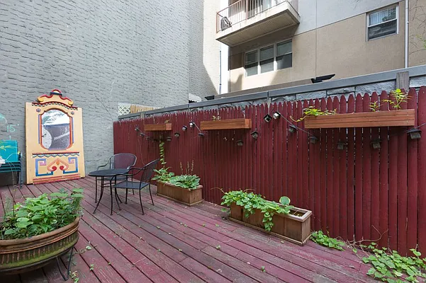 Rented by MNS | media 7