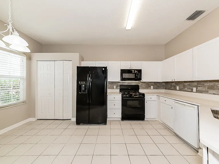 944 Springwood Cir — Photo 6