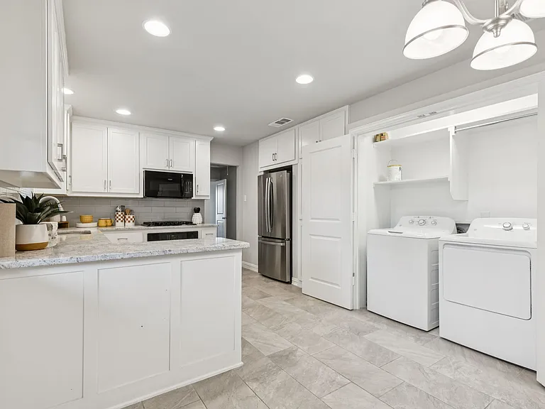 9363 Angora St — Photo 4