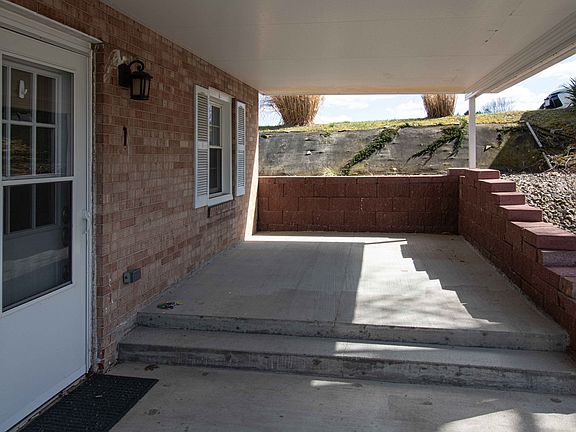 3rd image of 1205 Headley Ct APT 1