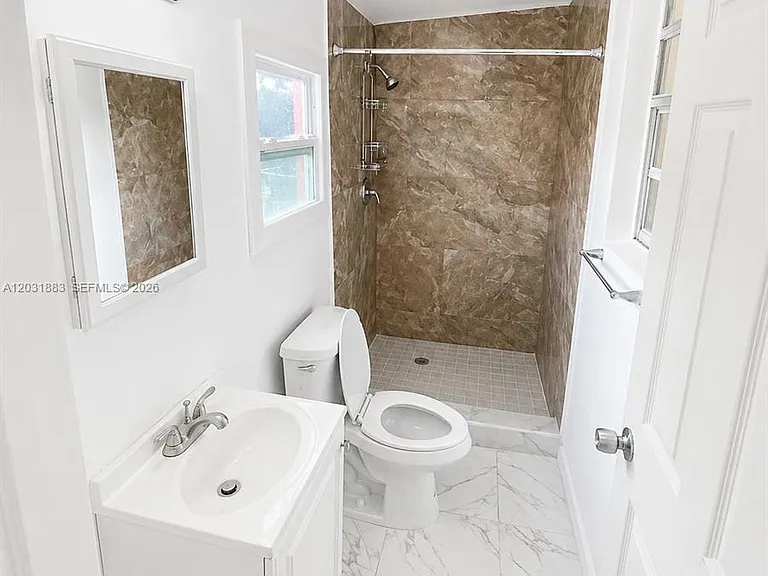 15720 NW 28th Pl — Photo 4