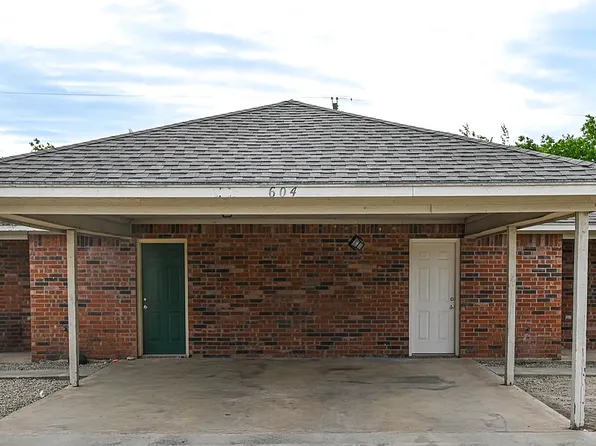 604 N Sewell Dr, Decatur, TX