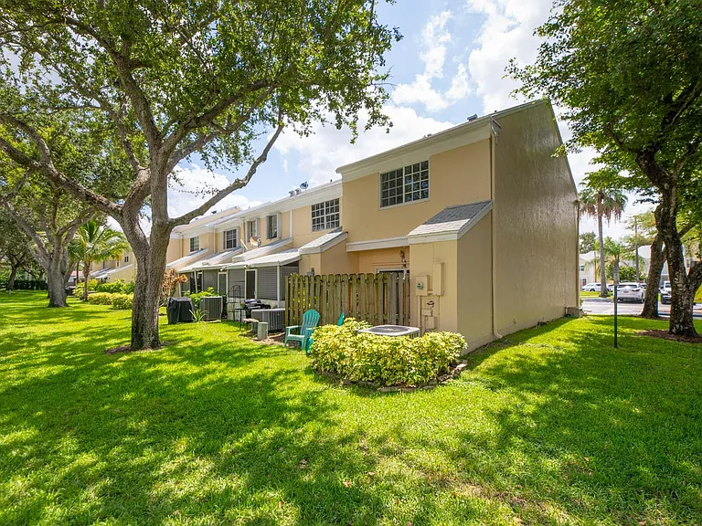 2900 Dorchester Ln #2900 — Photo 33