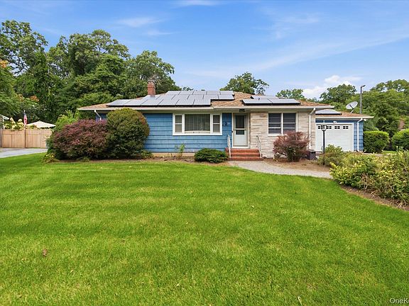 4th image of 220 Hubbard Avenue