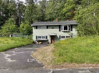 29 Hasson St, Farmingdale, ME 04344