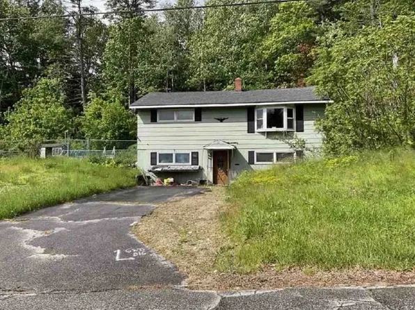 29 Hasson St, Farmingdale, ME 04344