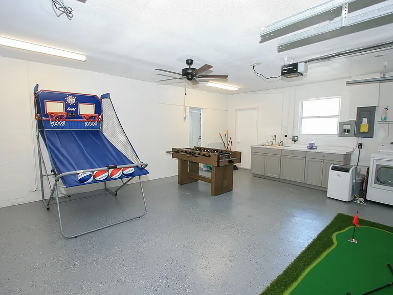 55 Velma Dr W — Photo 37