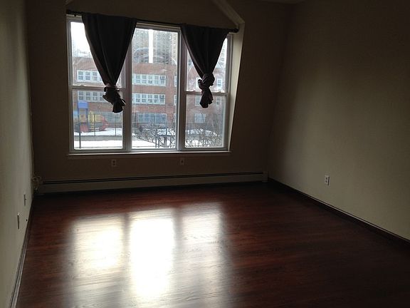 2nd image of 227 E 110th St APT 3