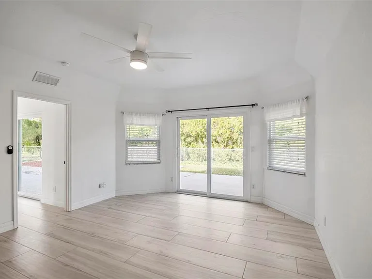 272 Malvern Dr — Photo 16
