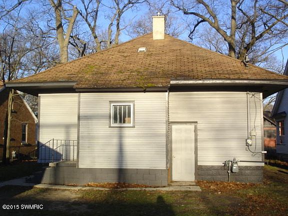 2nd image of 2516 Sanford St