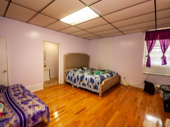 5th image of 407 Maude Ave