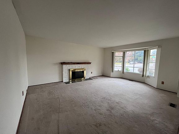 4th image of 1602 5th St NE